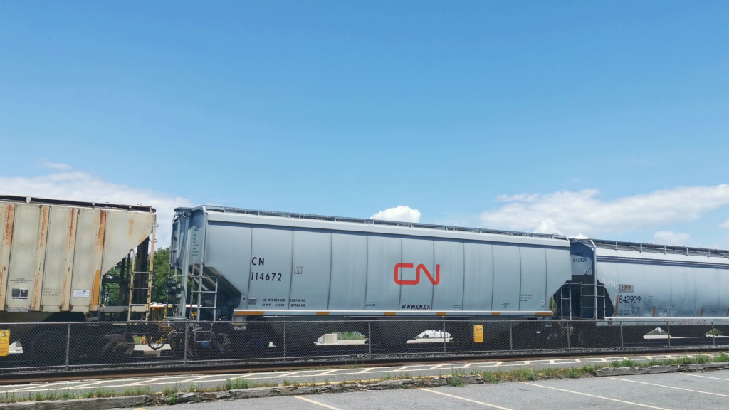 CN 114672